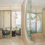 Ocean Front Condo With Pool Sleeps 6 Adults