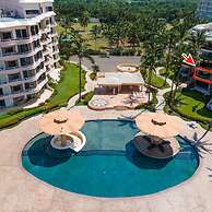 Ocean Front Condo With Pool Sleeps 6 Adults