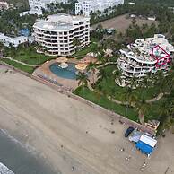 Ocean Front Penthouse Pool Sleeps 8 People