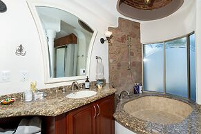 Ocean Front Penthouse Pool Sleeps 8 People