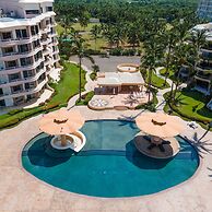 Ocean Front Penthouse Pool Sleeps 8 People