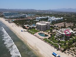 Ocean Front Penthouse Pool Sleeps 8 People