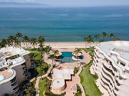 Ocean Front Penthouse Pool Sleeps 8 People