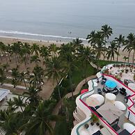 Ocean Front Penthouse Pool Sleeps 8 People