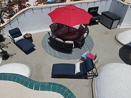 Ocean Front Penthouse Pool Sleeps 8 People