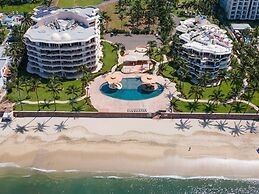 Ocean Front Penthouse Pool Sleeps 8 People