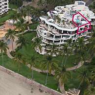 Ocean Front Penthouse Pool Sleeps 8 People