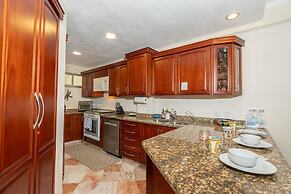 Ocean Front Penthouse Pool Sleeps 8 People