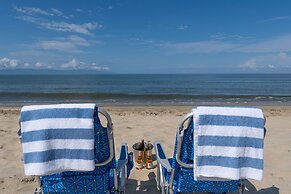 Ocean Front Penthouse Pool Sleeps 8 People