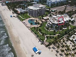 Ocean Front Penthouse Pool Sleeps 8 People