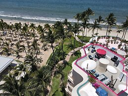 Ocean Front Penthouse Pool Sleeps 8 People