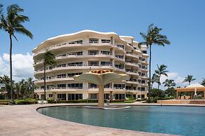 Ocean Front Penthouse Pool Sleeps 8 People