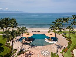 Ocean Front Penthouse Pool Sleeps 8 People