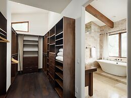 Private Resort in Lake Hodges