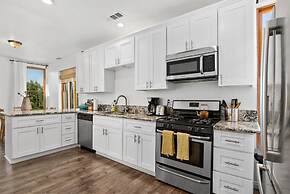 Victorian Retreat in Barrio Logan 1mi to Downtown