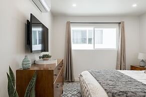 The Rosemont III - Steps From Windansea Beach