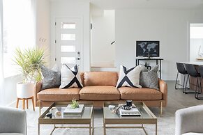 Nash Chic Near DT Rooftop Luxe Comfort