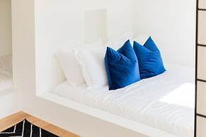 Nash Chic Near DT Rooftop Luxe Comfort