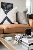 Nash Chic Near DT Rooftop Luxe Comfort