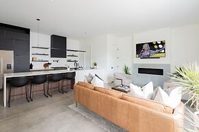 Nash Chic Near DT Rooftop Luxe Comfort