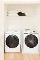 Nash Chic Near DT Rooftop Luxe Comfort