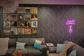Prime Location Music House 10 Beds Free Parking