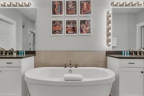 Prime Location Music House 10 Beds Free Parking