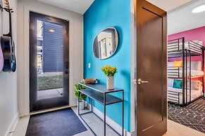 NEW Pink Howdy Oasis 13 Beds Rooftop View Parking