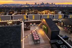 NEW Pink Howdy Oasis 13 Beds Rooftop View Parking