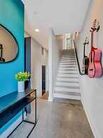 NEW Pink Howdy Oasis 13 Beds Rooftop View Parking