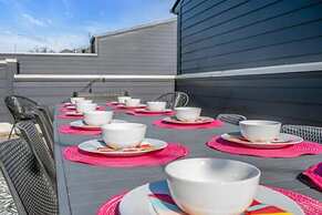 NEW Pink Howdy Oasis 13 Beds Rooftop View Parking