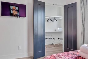 NEW Pink Howdy Oasis 13 Beds Rooftop View Parking