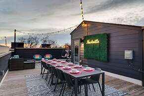 NEW Pink Howdy Oasis 13 Beds Rooftop View Parking