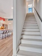 NEW Pink Howdy Oasis 13 Beds Rooftop View Parking