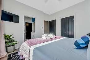 NEW Pink Howdy Oasis 13 Beds Rooftop View Parking