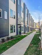 NEW Pink Howdy Oasis 13 Beds Rooftop View Parking