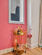 NEW Pink Howdy Oasis 13 Beds Rooftop View Parking