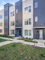 NEW Pink Howdy Oasis 13 Beds Rooftop View Parking