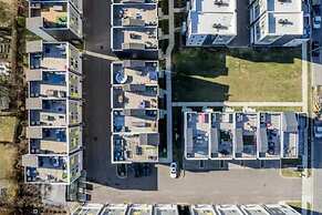 NEW Pink Howdy Oasis 13 Beds Rooftop View Parking