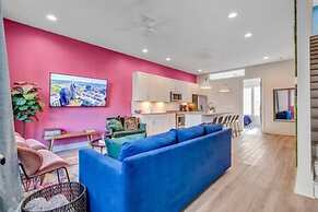 NEW Pink Howdy Oasis 13 Beds Rooftop View Parking