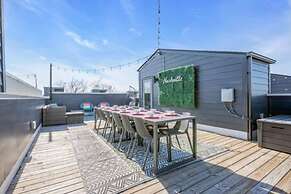 NEW Pink Howdy Oasis 13 Beds Rooftop View Parking