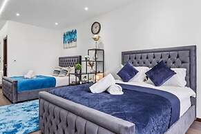 Modern Spacious Sleeps 4 Studio Golders Green