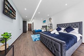 Modern Spacious Sleeps 4 Studio Golders Green