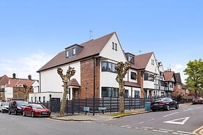 Modern Spacious Sleeps 4 Studio Golders Green