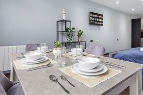 Modern Spacious Sleeps 4 Studio Golders Green