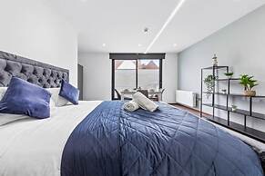 Modern Spacious Sleeps 4 Studio Golders Green