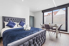Modern Spacious Sleeps 4 Studio Golders Green
