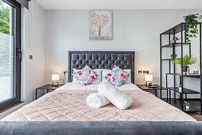 Modern Serviced Studio Flat Near Central London