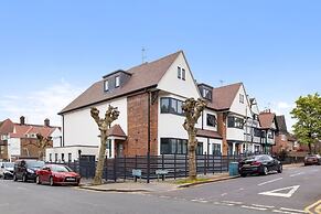 Modern Serviced Studio Flat Near Central London