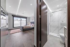 Modern Serviced Studio Flat Near Central London